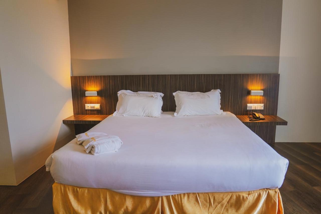 Roxy Hotel Serian Kültér fotó