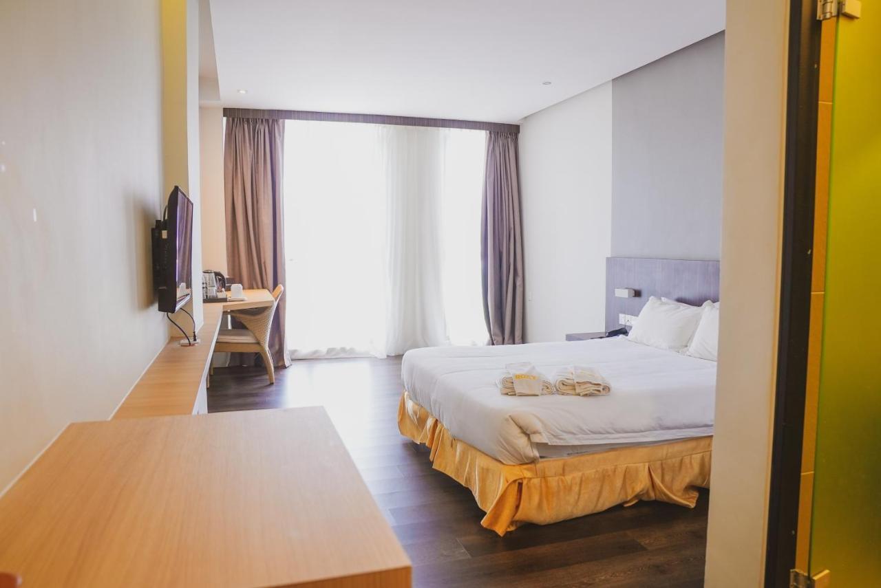 Roxy Hotel Serian Kültér fotó