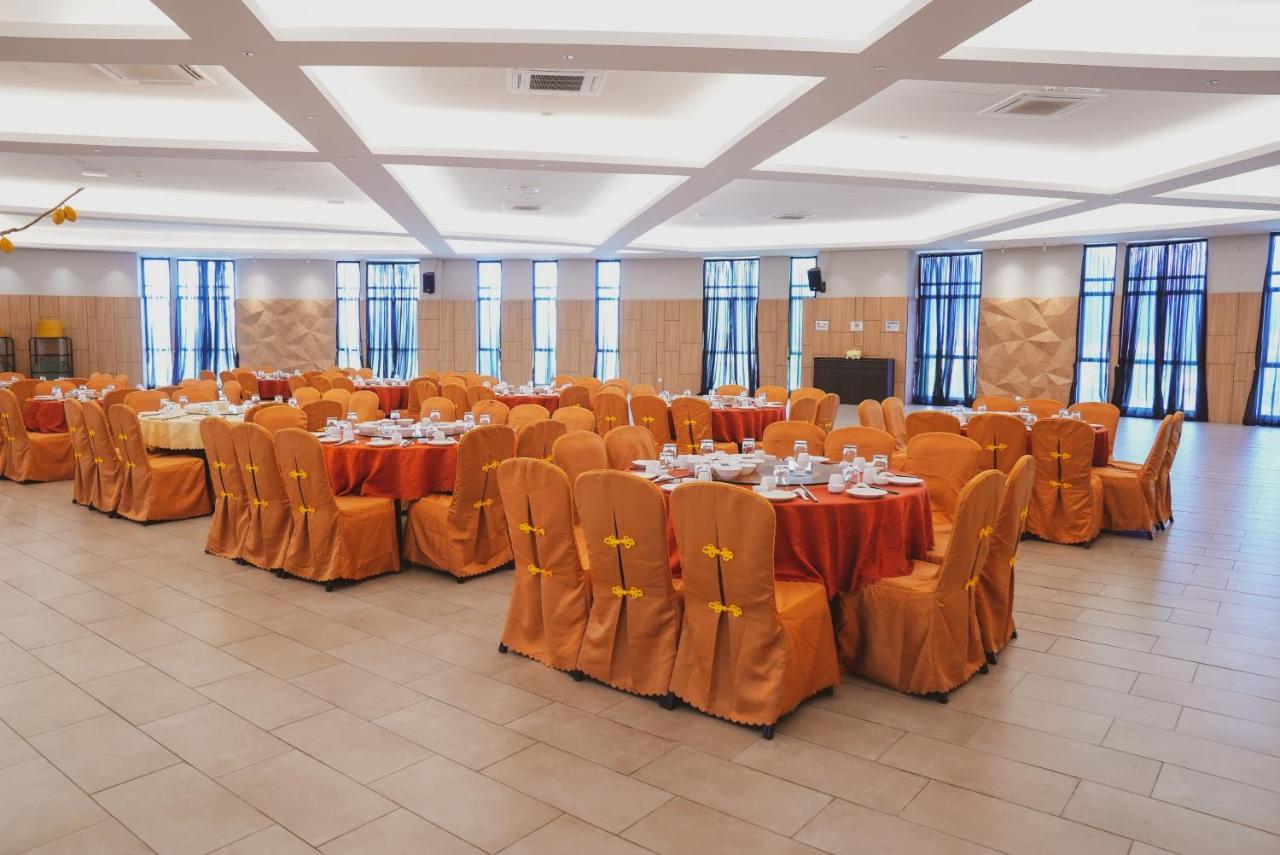 Roxy Hotel Serian Kültér fotó